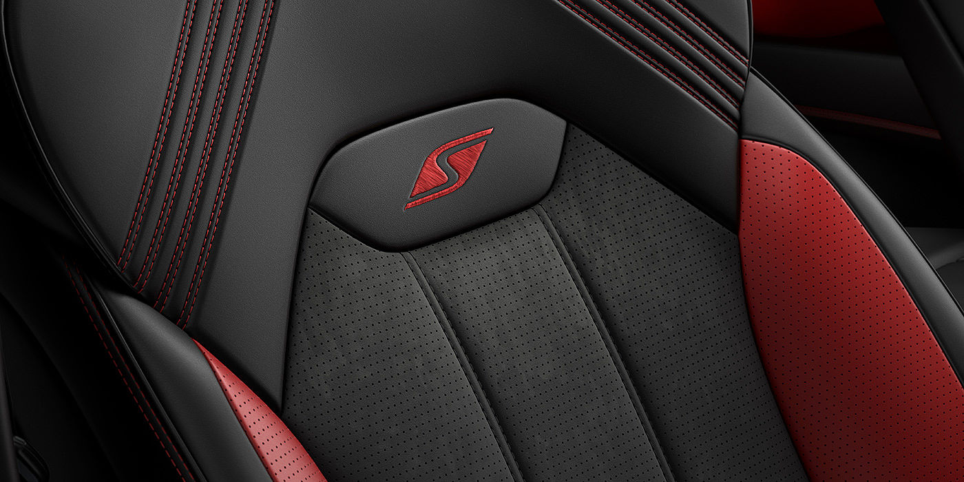 Bentley Barcelona Bentley Bentayga S seat with detailed red Hotspur stitching and black Beluga coloured hide. 