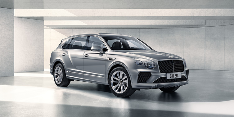 Bentley Barcelona Bentley Bentayga Extended Wheelbase SUV front three quarter in Moonbeam paint with a grey background